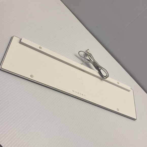 APPLE A1243 Aluminium USB Wired Keyboard with Numeric Keypad - Picture 5 of 8